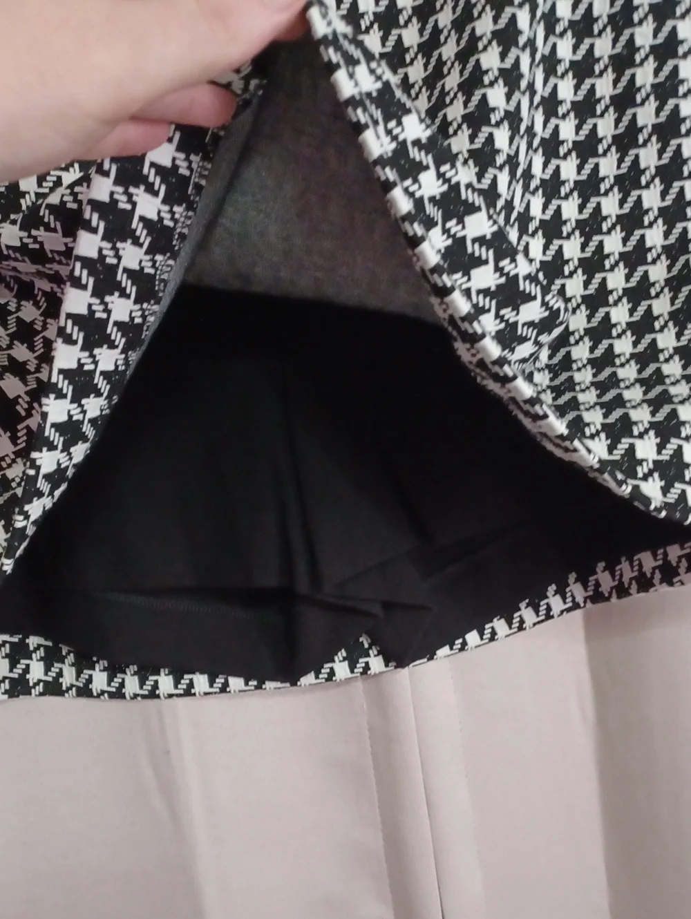 CAbi Passport Houndstooth Black White Mini Skirt Shorts Pockets Stretch Classic